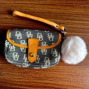 ✨Dooney and Bourke wristlet with pom pom